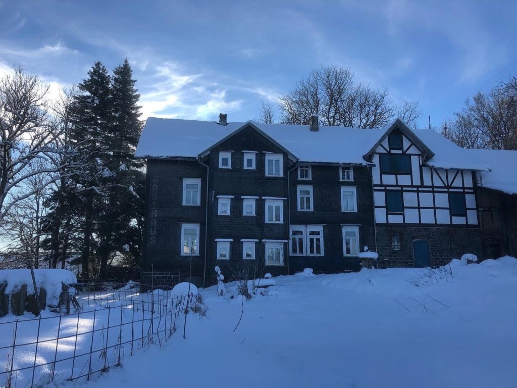 Gasthaus in de sneeuw